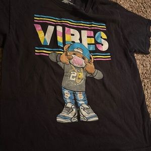 Black graphic tee kids large